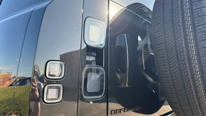 Land Rover Defender 3.0 D350 X-Dynamic HSE 110 5dr Auto Diesel Estate - Image 19